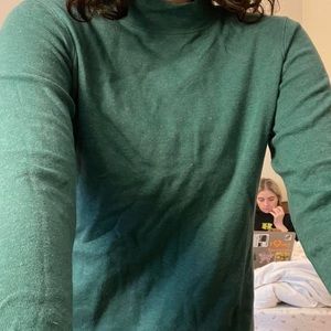 LL Bean turquoise turtle neck👕.